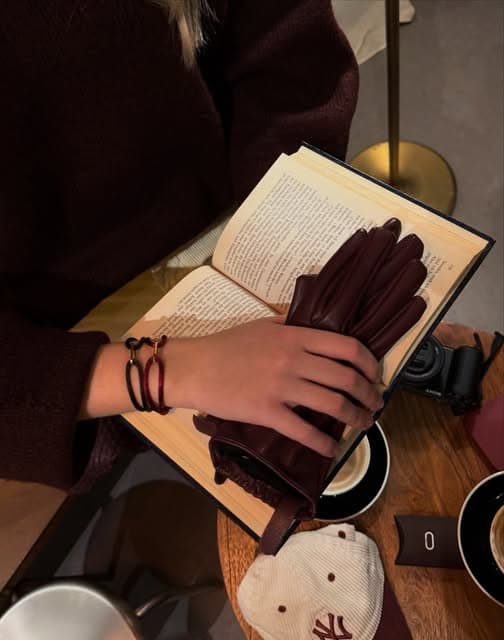Reading with ONE bracelet on